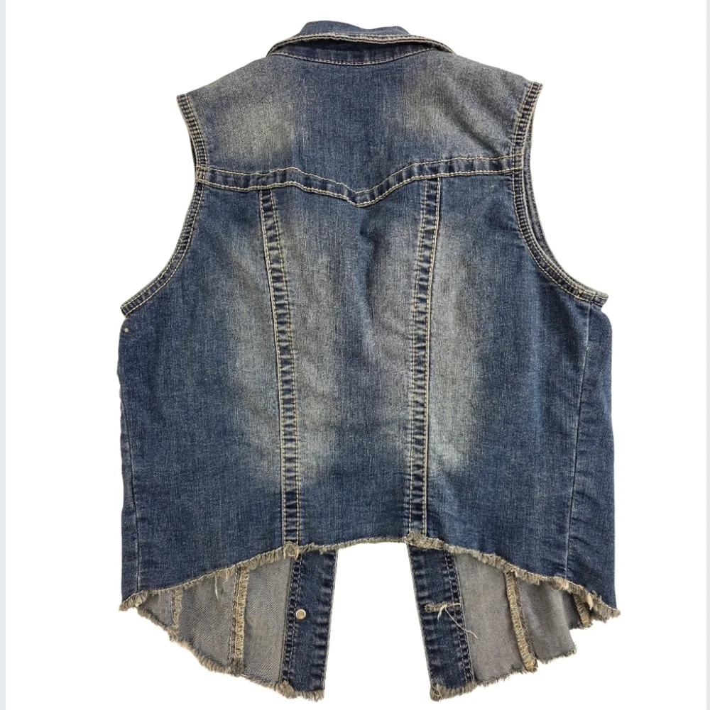 Maurices M Stretchy Crop Distressed Blue Denim Vest 2556-BE - Picture 2 of 7